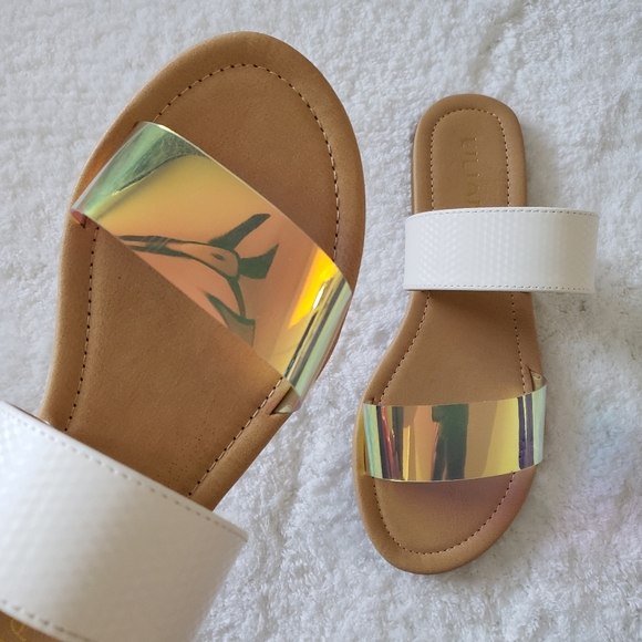 Cross Strap Flat Slides - Picture 4 of 4